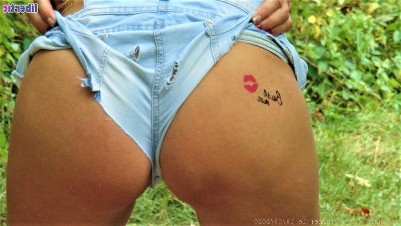 25P Slut flashing no panties collier outdoor