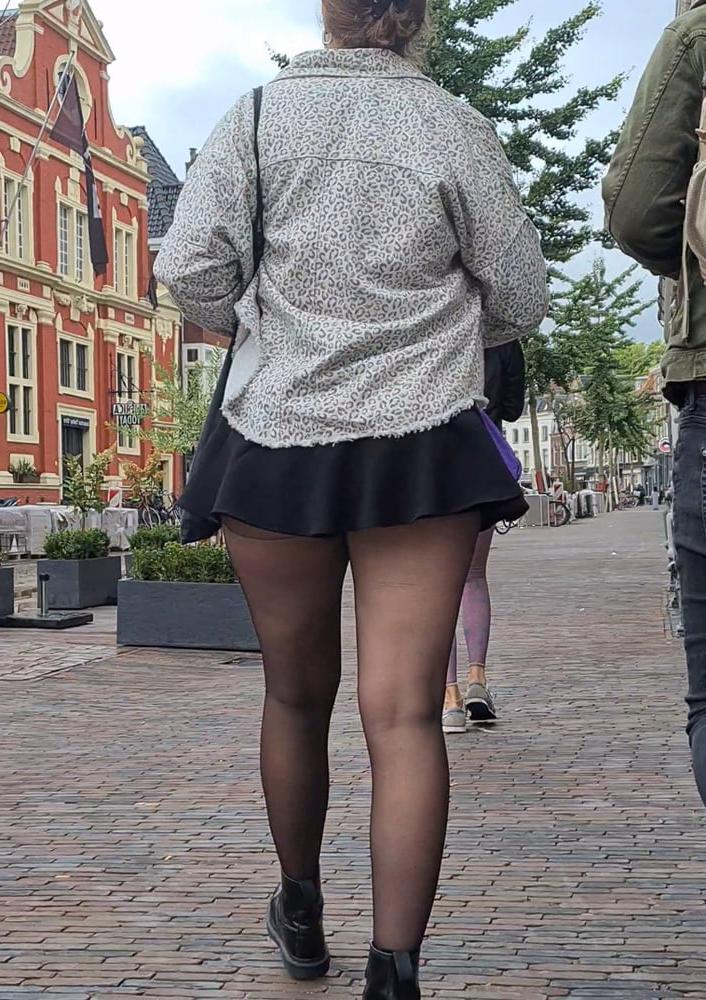 19P Voyeur pantyhose legs