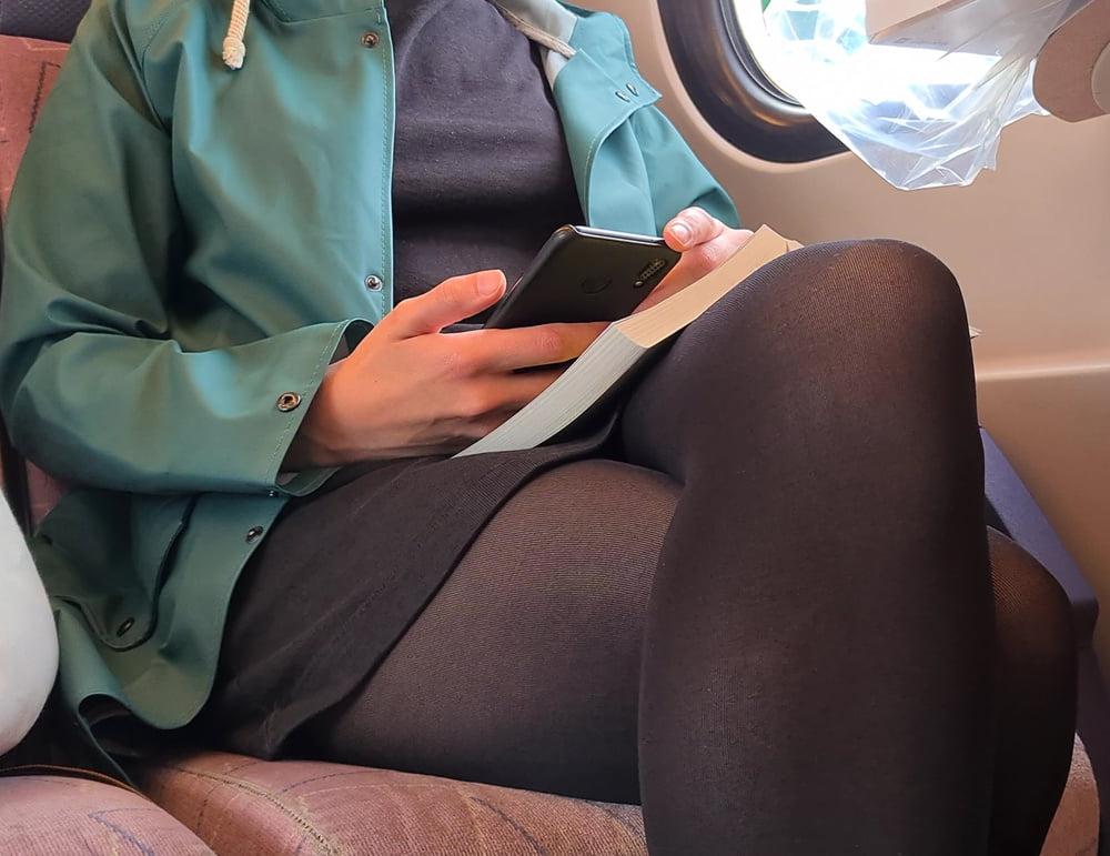 19P Voyeur pantyhose legs
