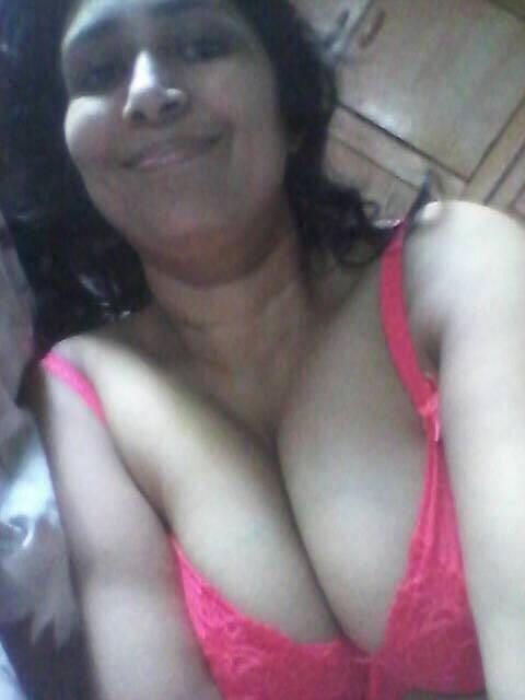 25P Desi maa ke bade chuche