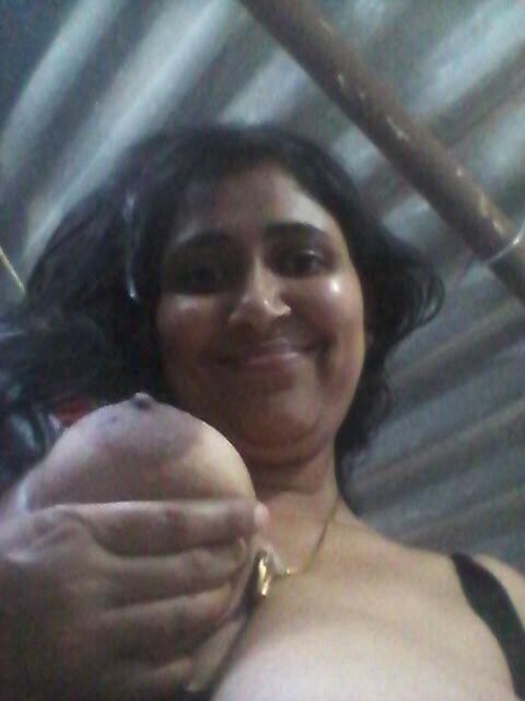 25P Desi maa ke bade chuche