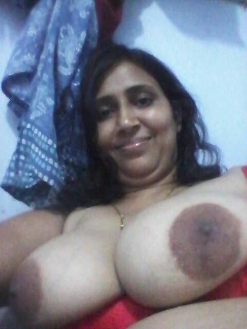 25P Desi maa ke bade chuche