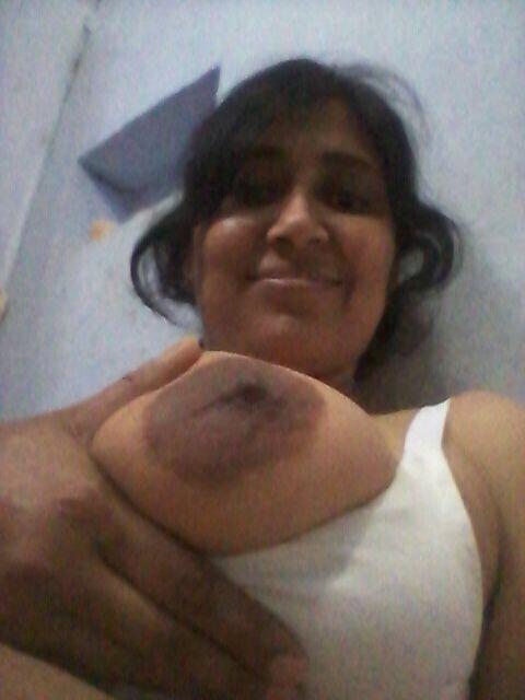 25P Desi maa ke bade chuche