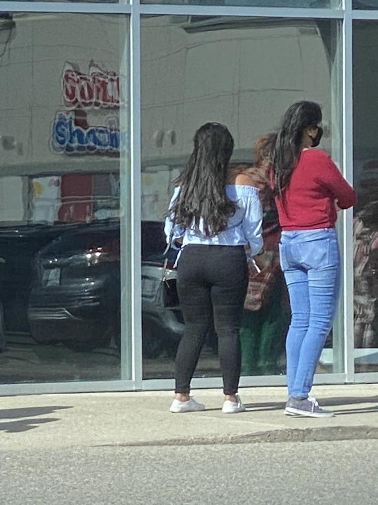 5P Fat ass indian in black jeans