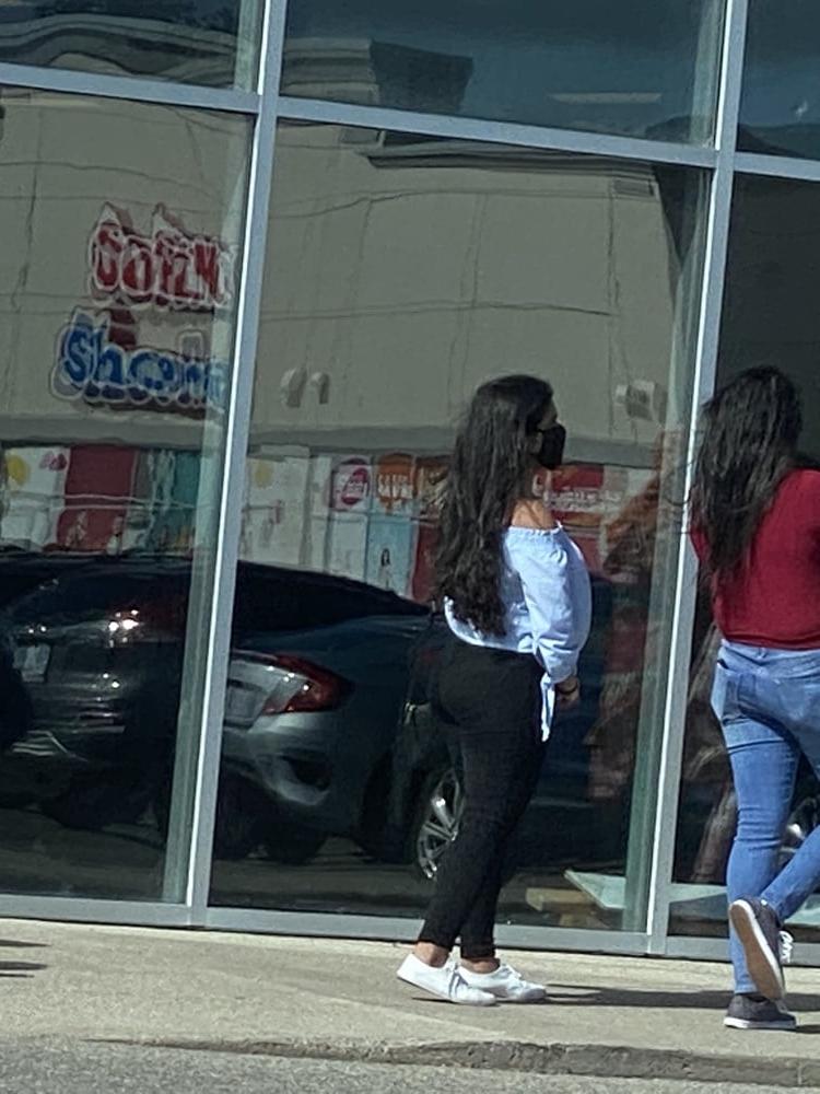 5P Fat ass indian in black jeans