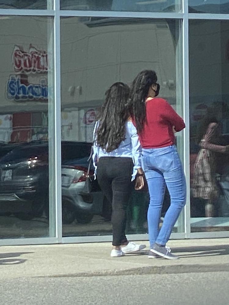 5P Fat ass indian in black jeans