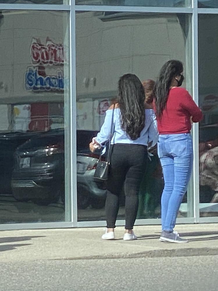 5P Fat ass indian in black jeans