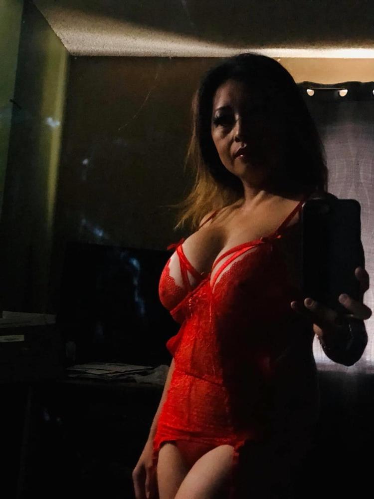 10P Hmong MILF