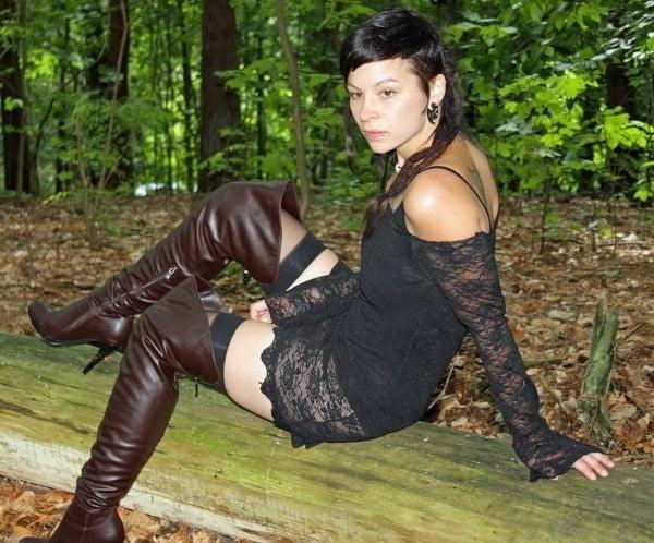 25P Leather Babes