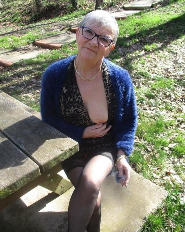25P Grannies flashing one tit