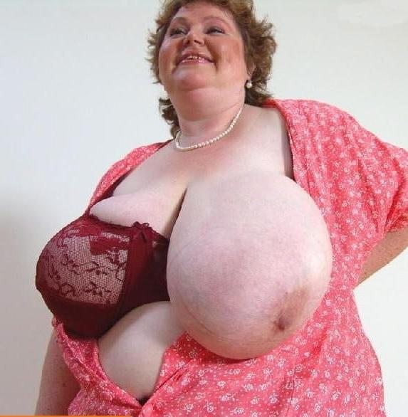 25P Grannies flashing one tit