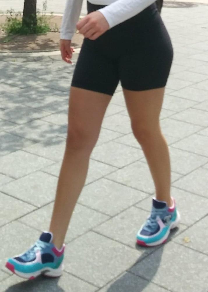 25P Candid legs and feet....