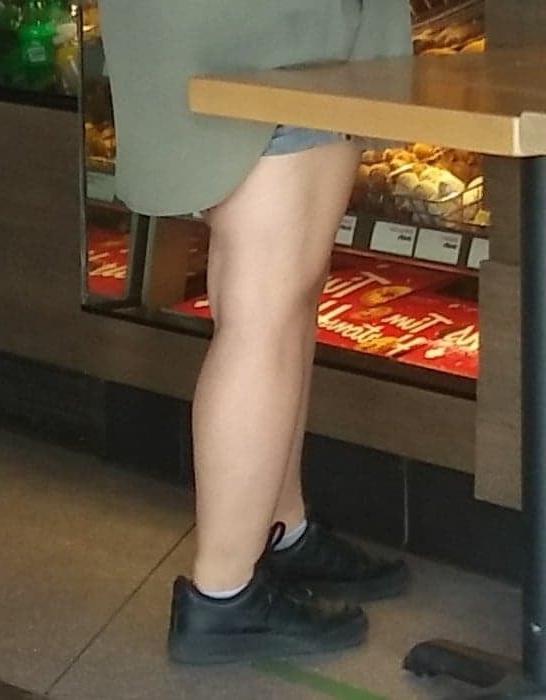 25P Candid legs and feet....