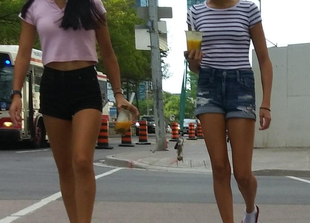 25P Candid legs and feet....