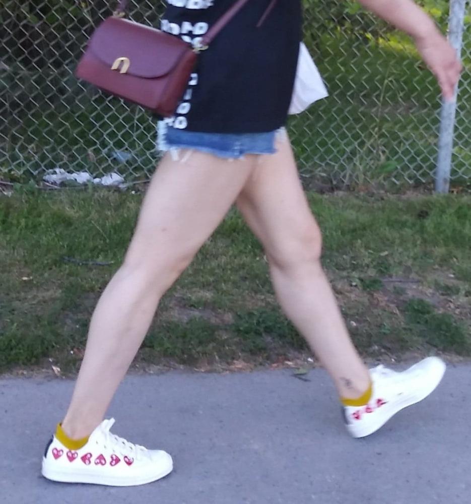 25P Candid legs and feet....