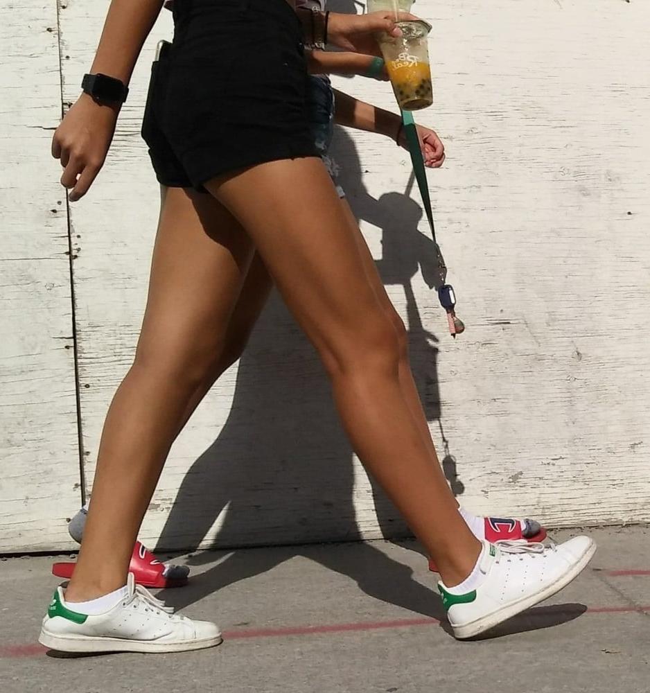 25P Candid legs and feet....
