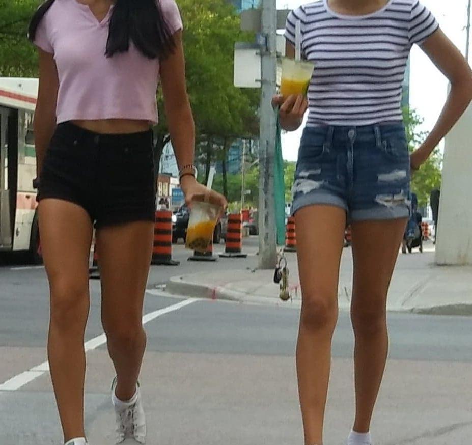 25P Candid legs and feet....