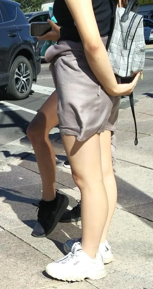 25P Candid legs and feet....
