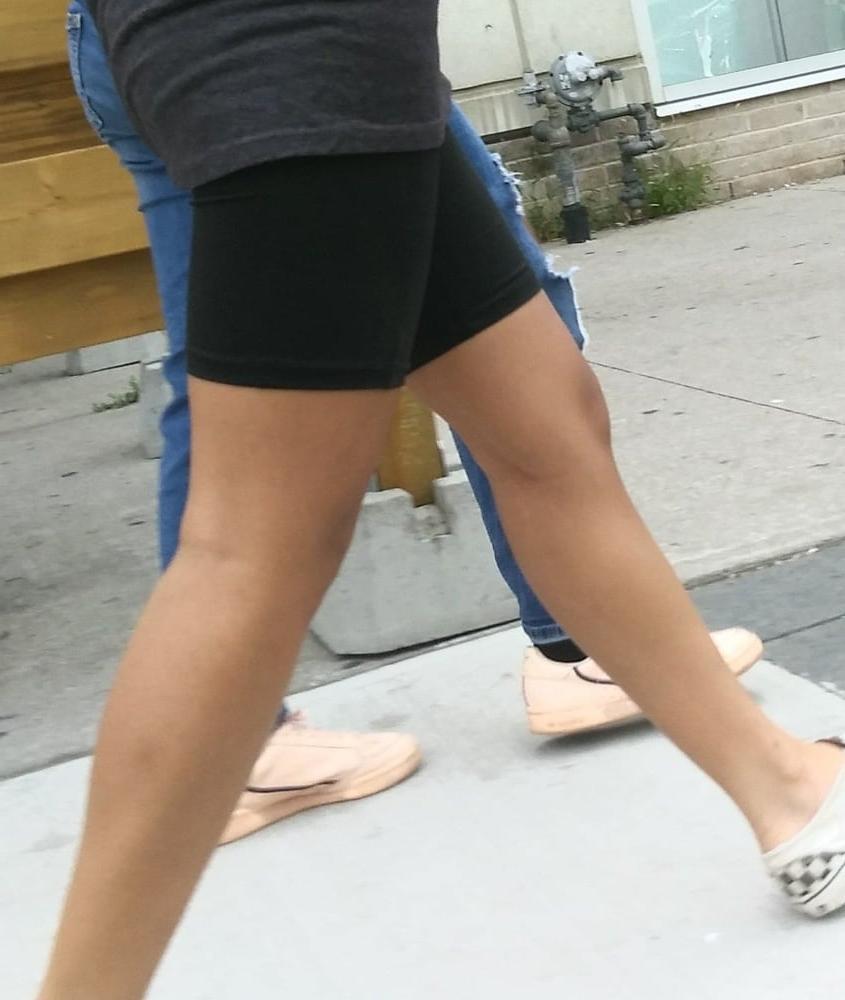 25P Candid legs and feet....