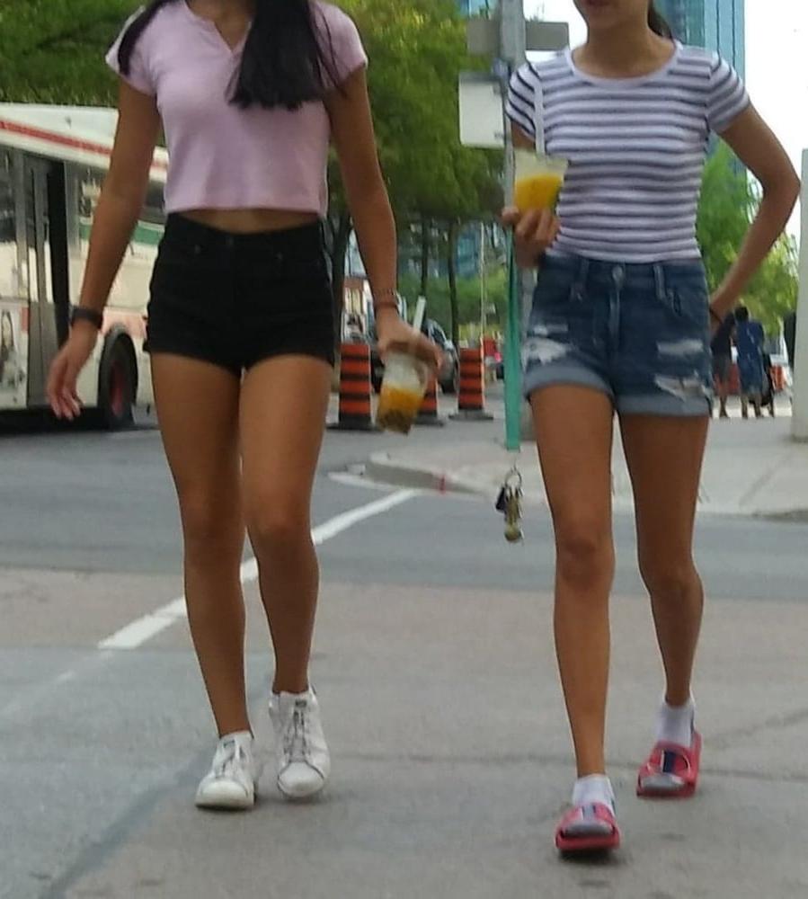 25P Candid legs and feet....