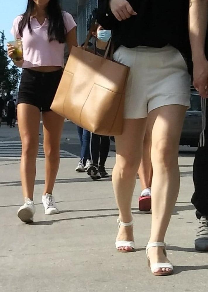 25P Candid legs and feet....