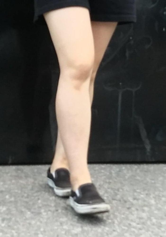 25P Candid legs and feet....