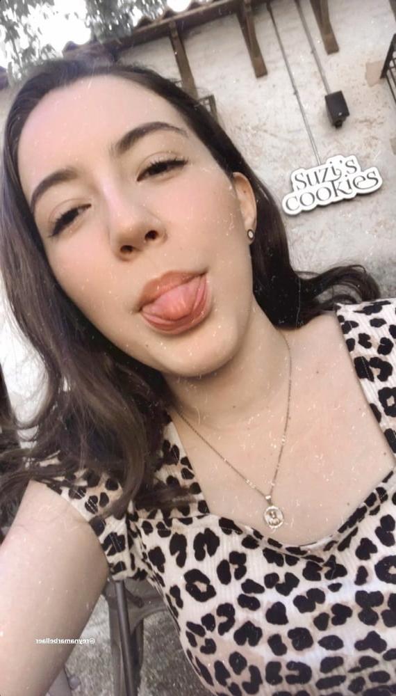 25P College girl who is my Ex girlfriend and she sends me nudes!