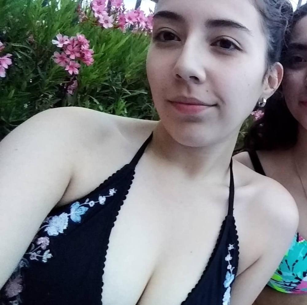 25P College girl who is my Ex girlfriend and she sends me nudes!