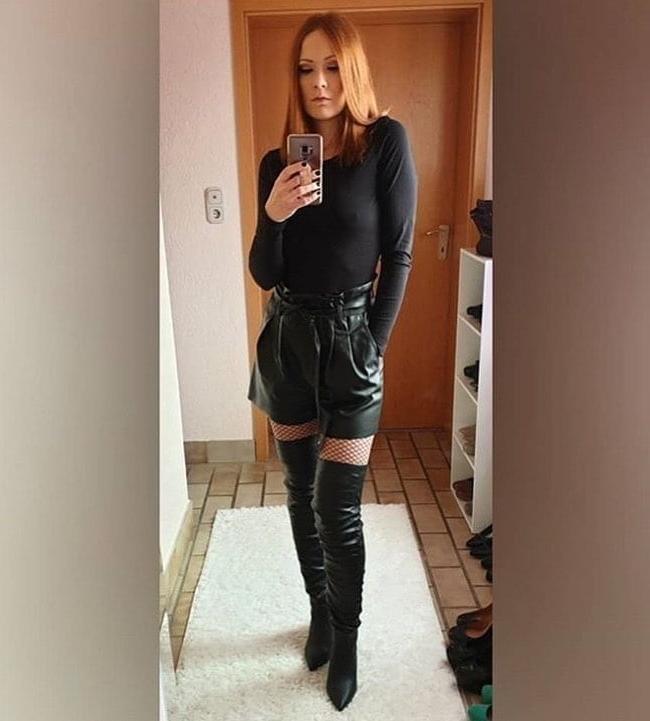 25P Amateur Leather Covered Sluts August 2020