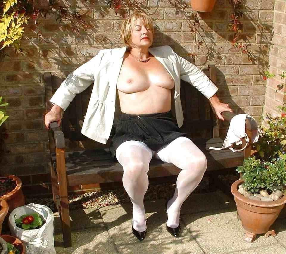 25P Older and hot 274 (Flashing tits)