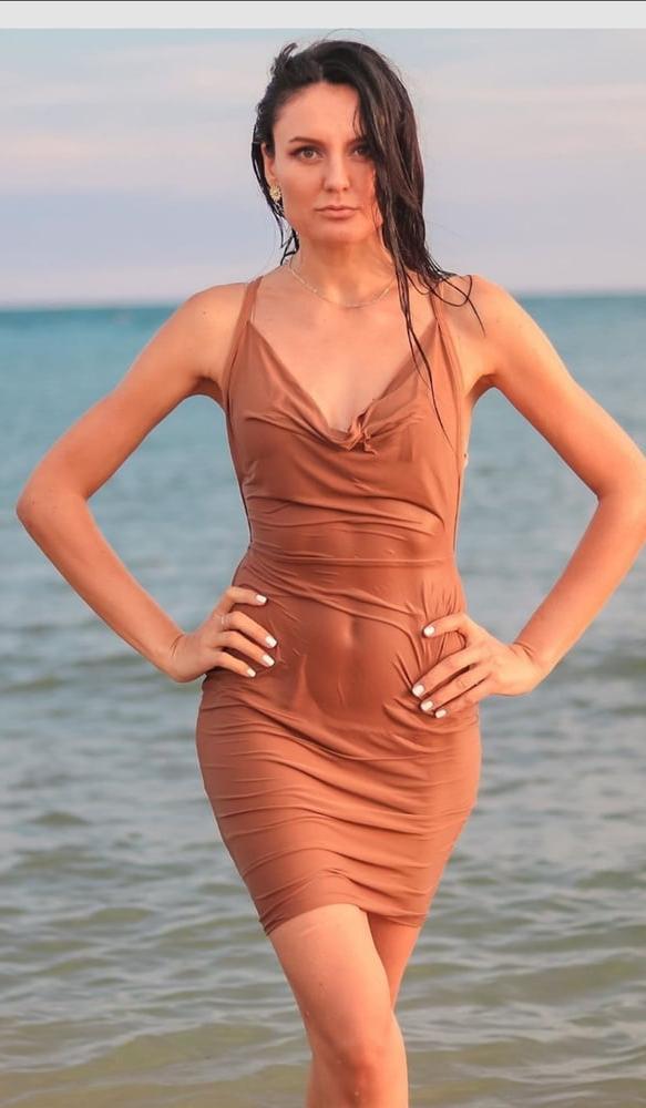 22P Long legs sexy girl