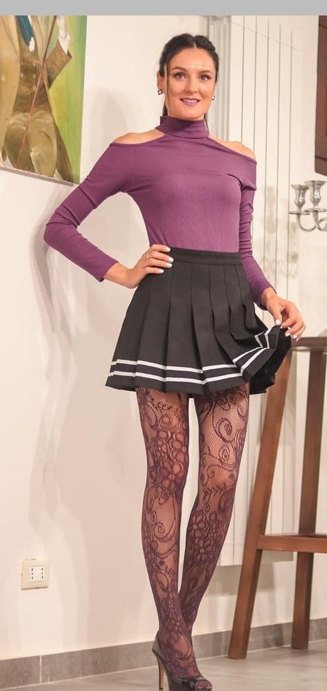 22P Long legs sexy girl