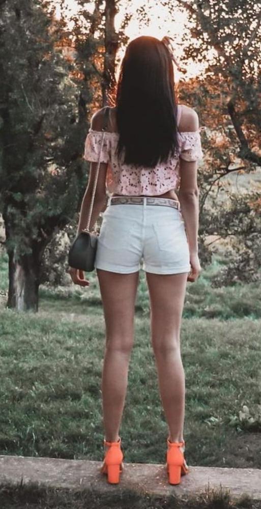 22P Long legs sexy girl