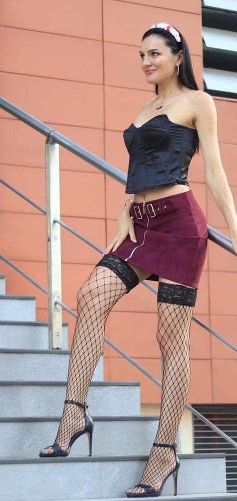 22P Long legs sexy girl