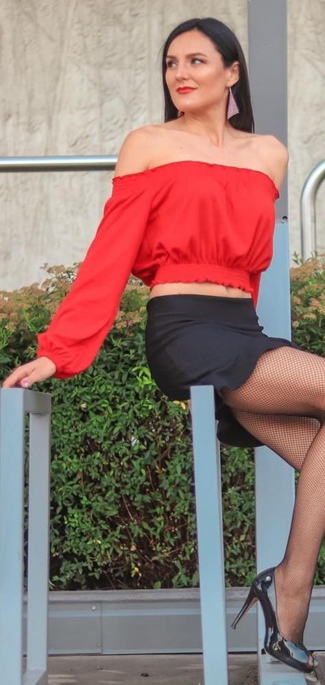 22P Long legs sexy girl