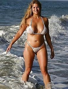 25P Nude beach