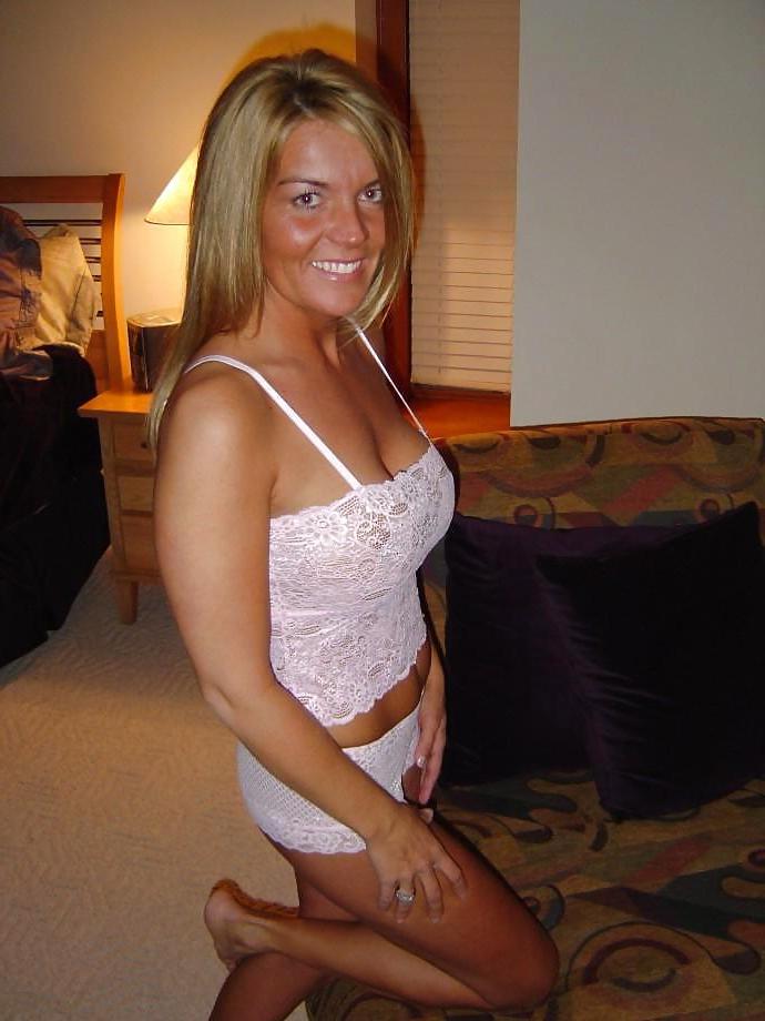 25P A DAMNED HORNY MILF