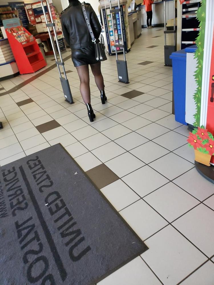 25P Pantyhose tempress in the post office