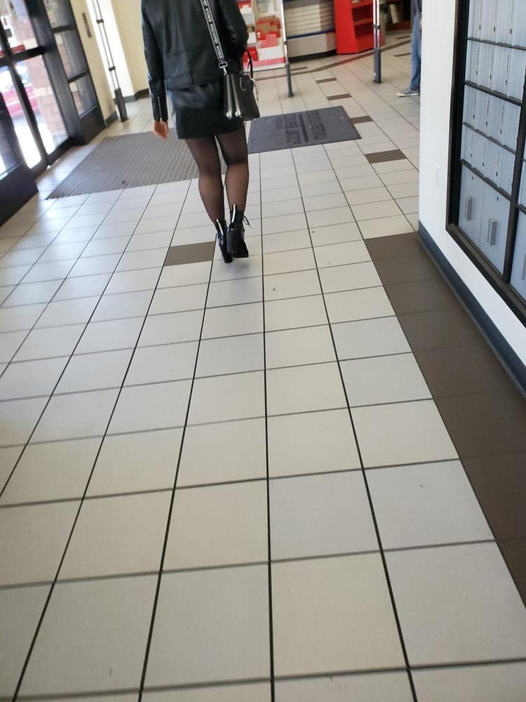 25P Pantyhose tempress in the post office