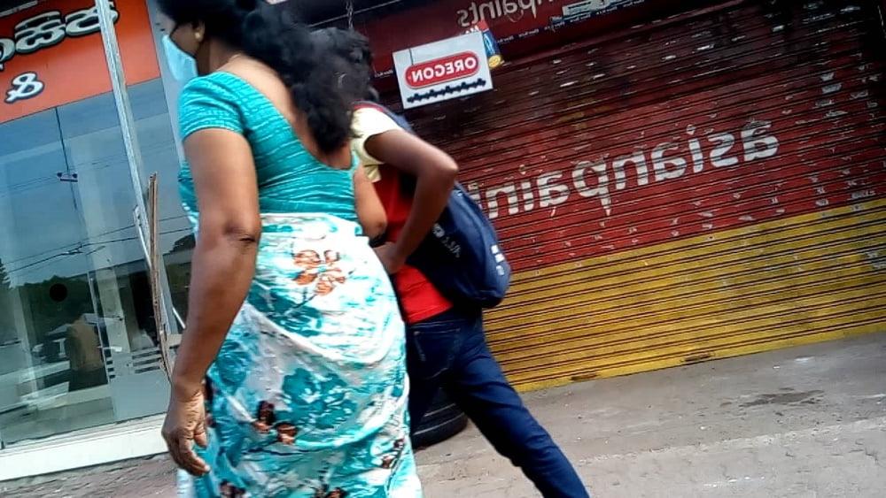 25P sl hot saree road capture fb 6