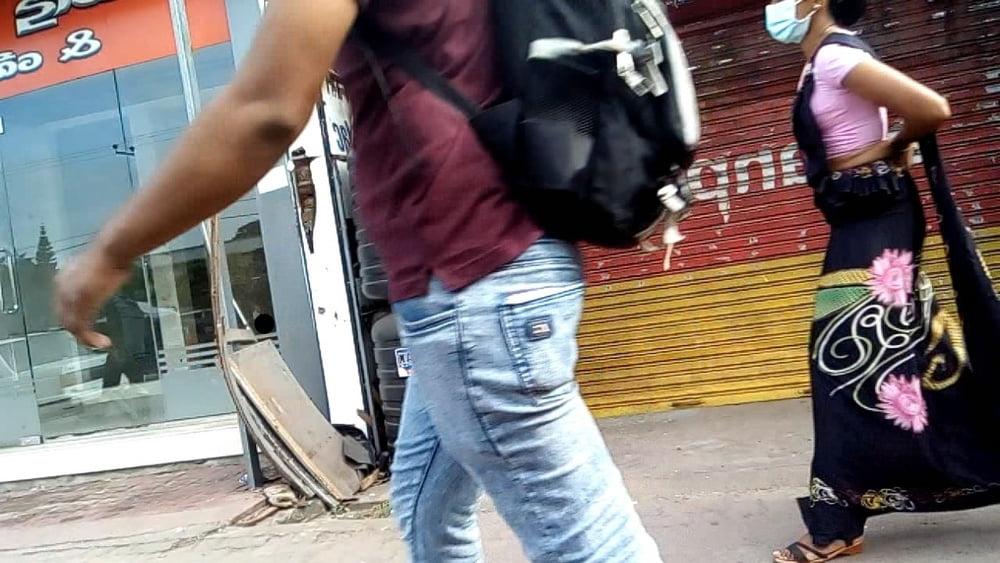 25P sl hot saree road capture fb 6