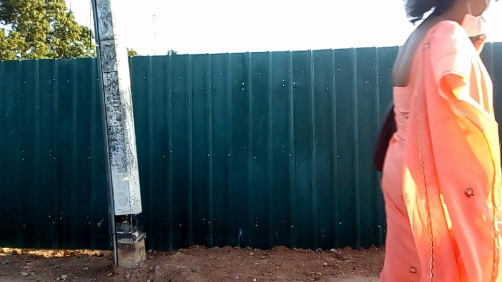 25P sl hot saree road capture fb 6