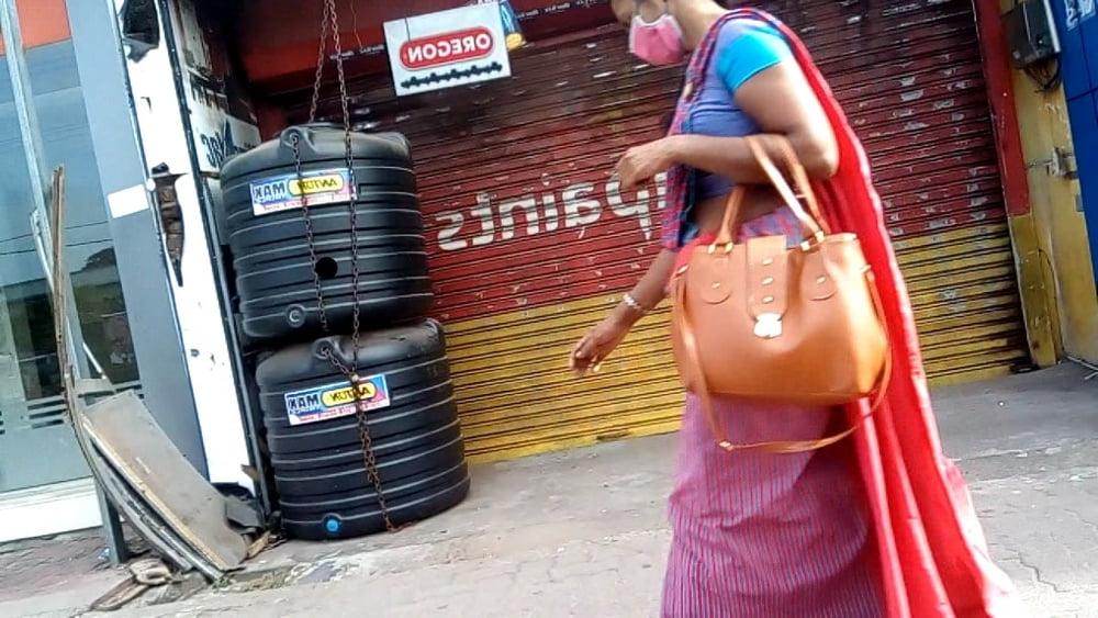 25P sl hot saree road capture fb 6