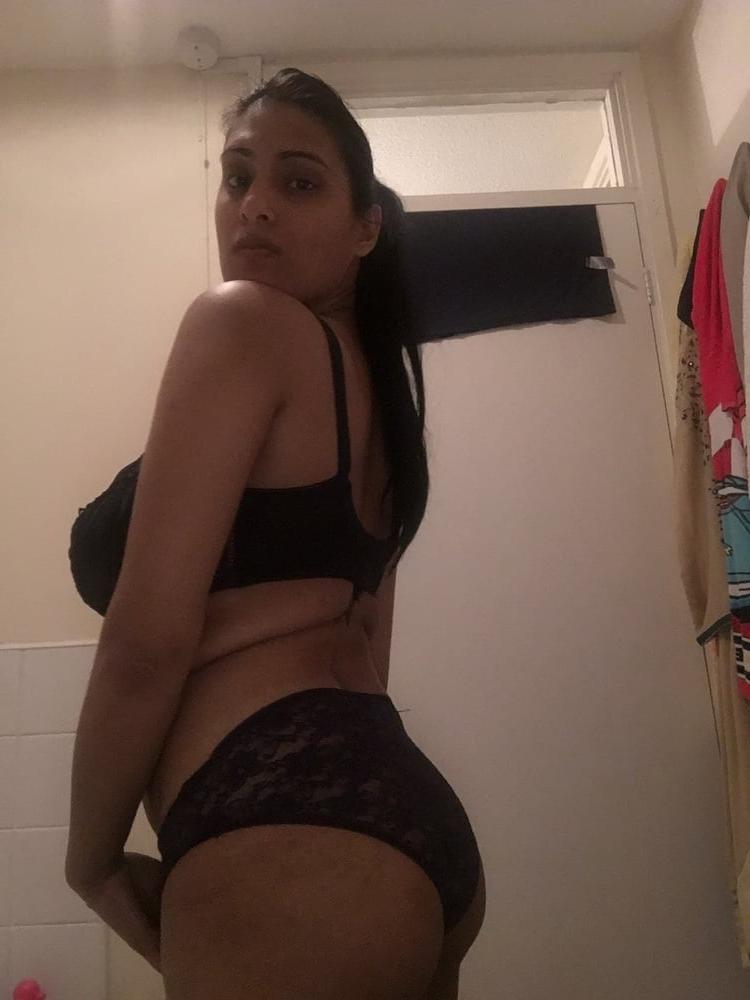 25P Busty NRI Neelam