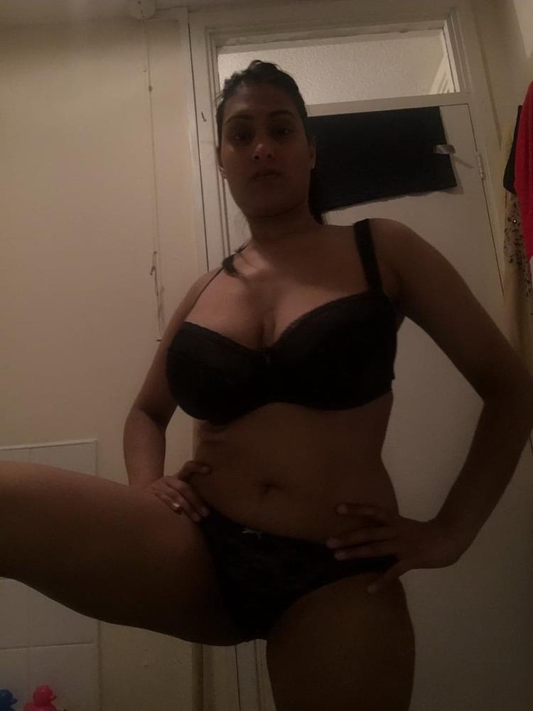 25P Busty NRI Neelam