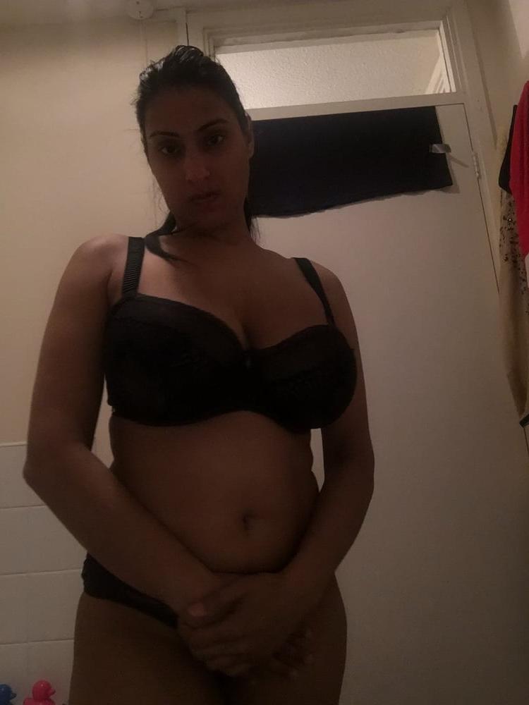 25P Busty NRI Neelam