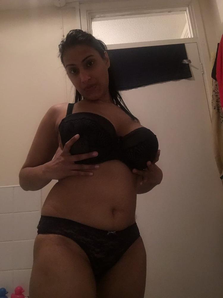 25P Busty NRI Neelam