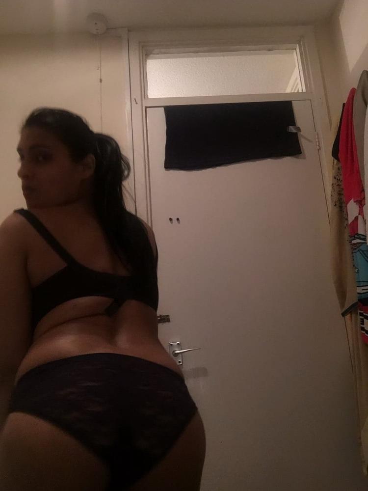 25P Busty NRI Neelam
