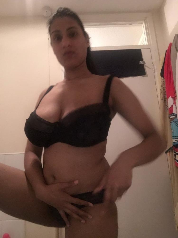 25P Busty NRI Neelam