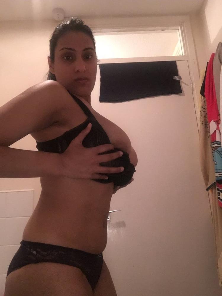 25P Busty NRI Neelam